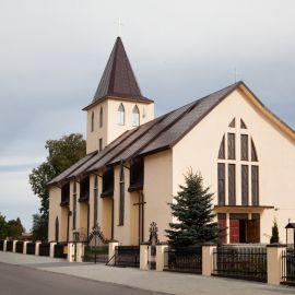 Załuże, kościół parafialny pw. Matki Boskiej Opieki, 1998 r. Fot. T. Poźniak, 2011 r.