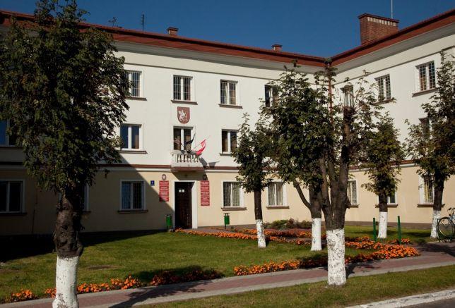 Lubaczów, budynek starostwa powiatowego i siedziba Urzędu Gminy.
